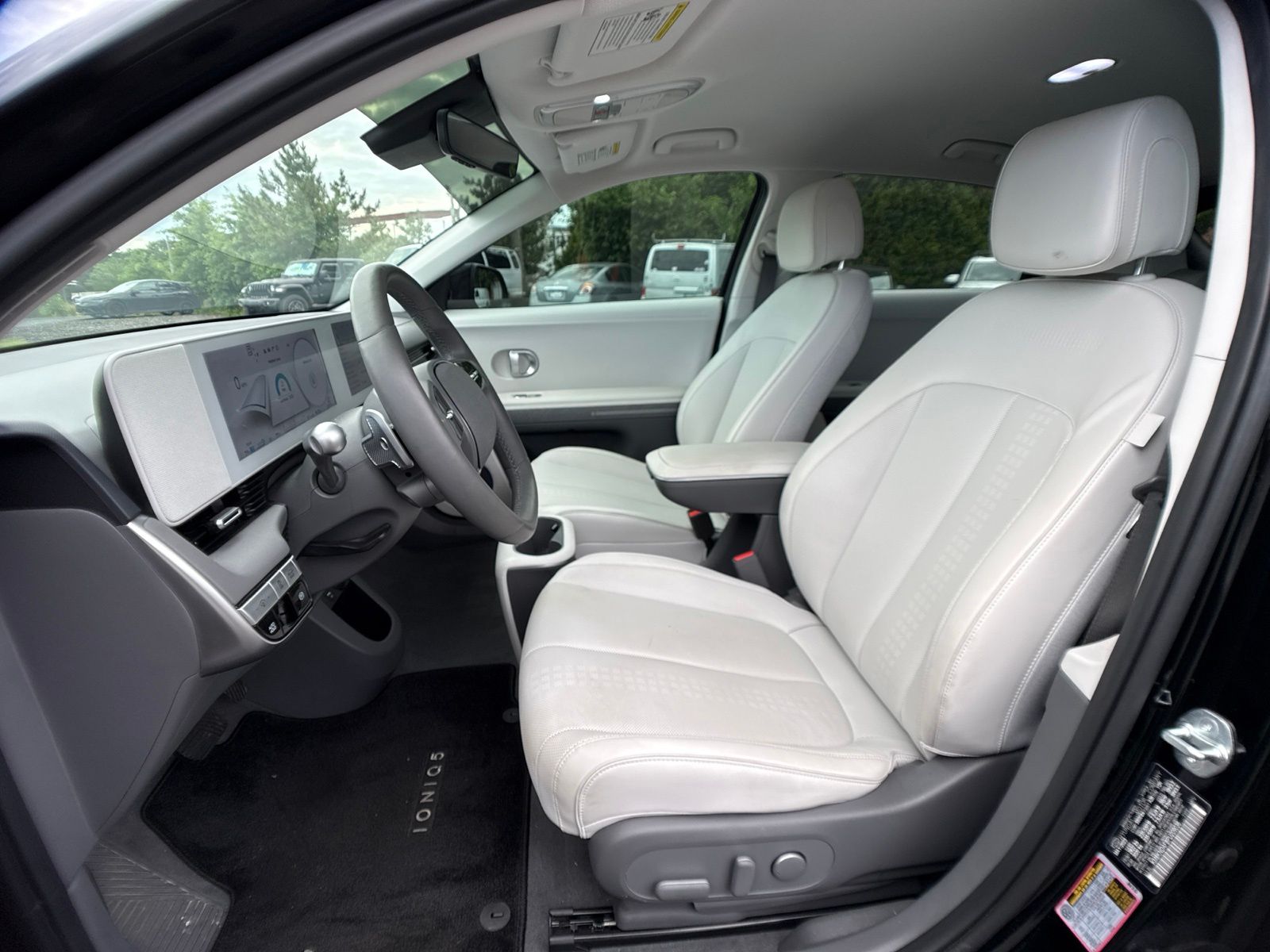 Used 2023 Black Hyundai SEL image 10