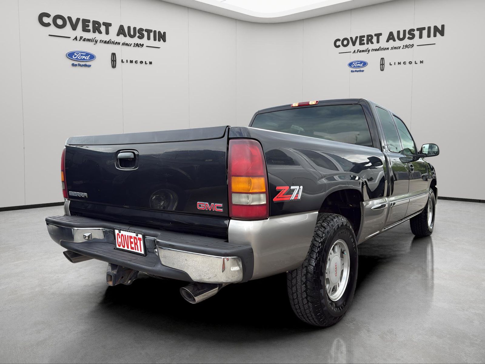 View vehicle photo 2