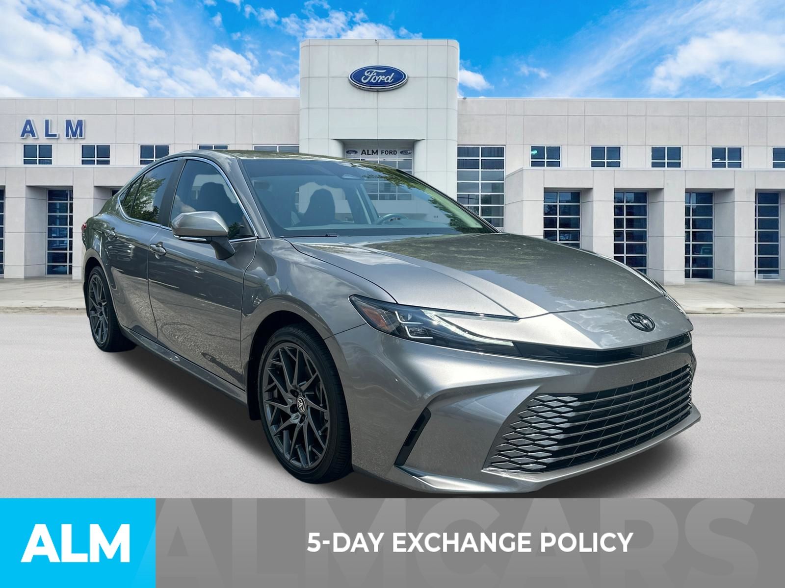 Used 2026  Toyota XLE image 3