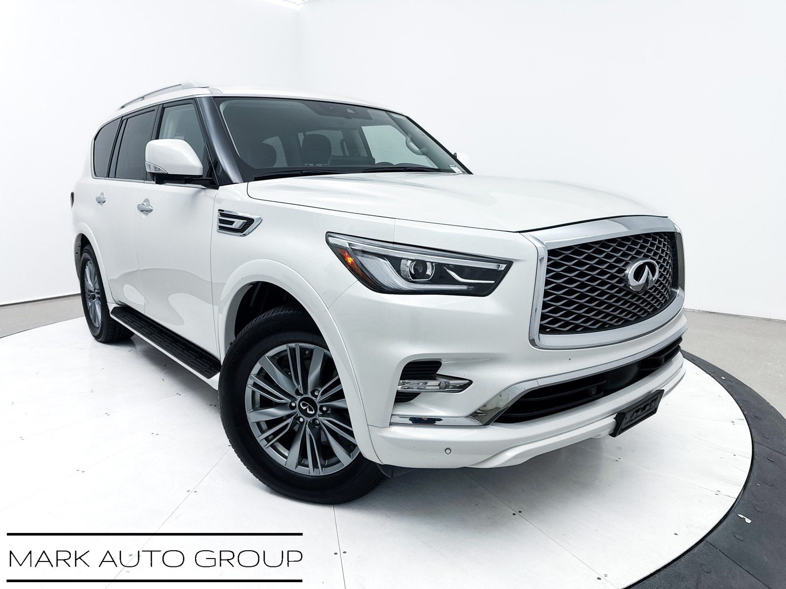 2024 INFINITI QX80 LUXE