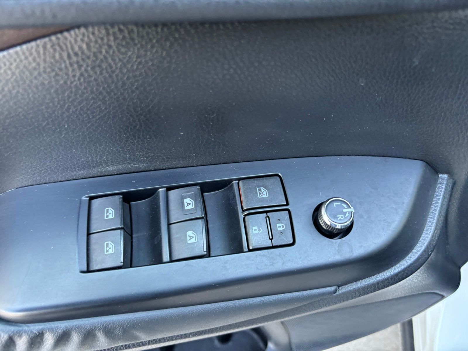 Used Car 2015 Toyota Highlander  Xle V6 For Sale Under $12,000 In Austin, Texas