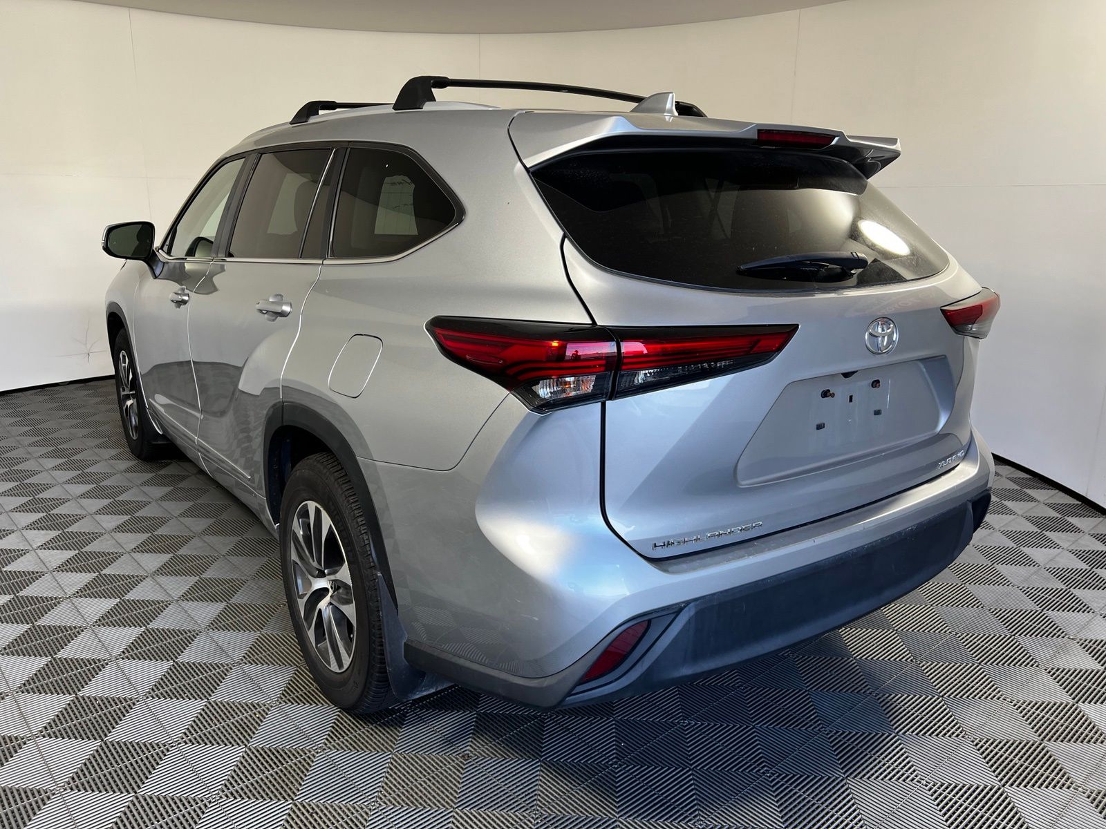 Thumbnail: 2023 Toyota Highlander - 7