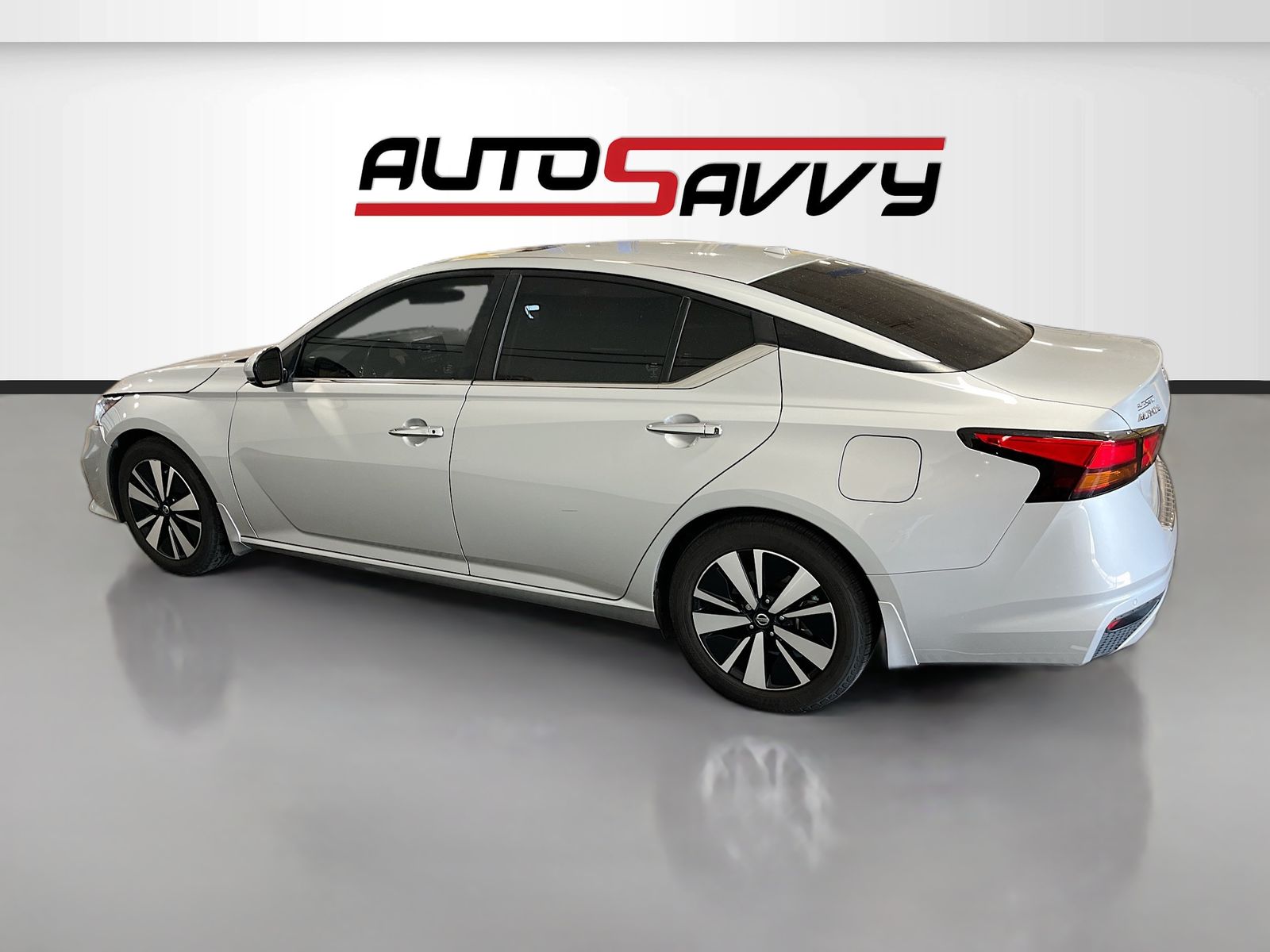 Used 2021 Silver Nissan 2.5 SV image 4