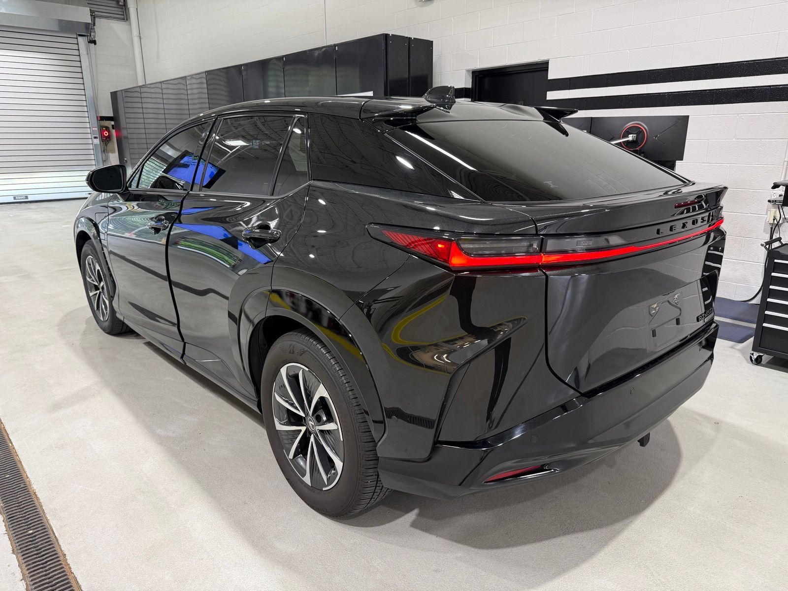 View vehicle photo 4