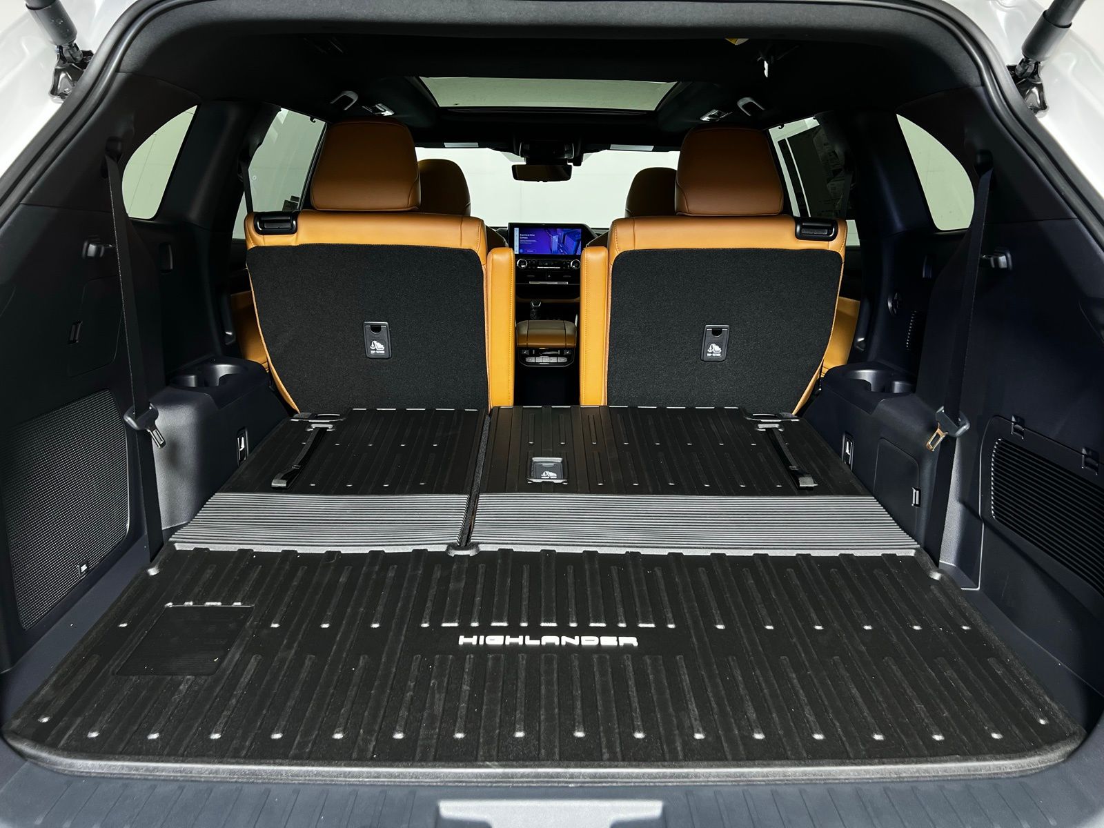 Thumbnail: 2025 Toyota Highlander - 28