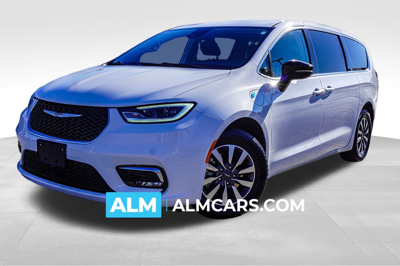 2024 Chrysler Pacifica Hybrid Select PHEV's photo