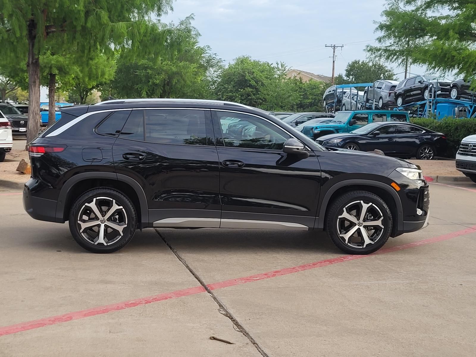 used 2025 Volkswagen Tiguan car, priced at $29,300
