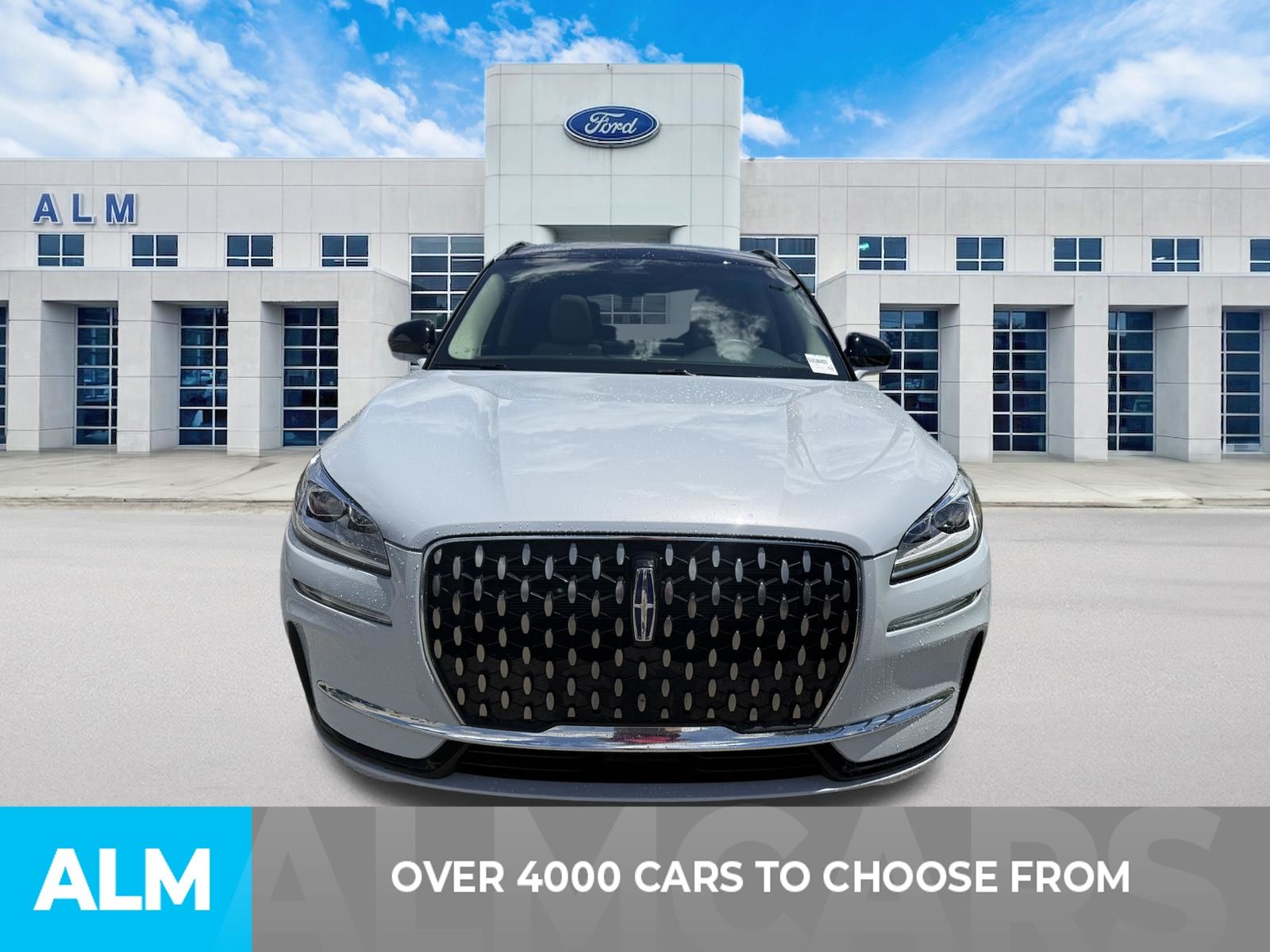 Used 2025 White Lincoln Grand Touring image 2