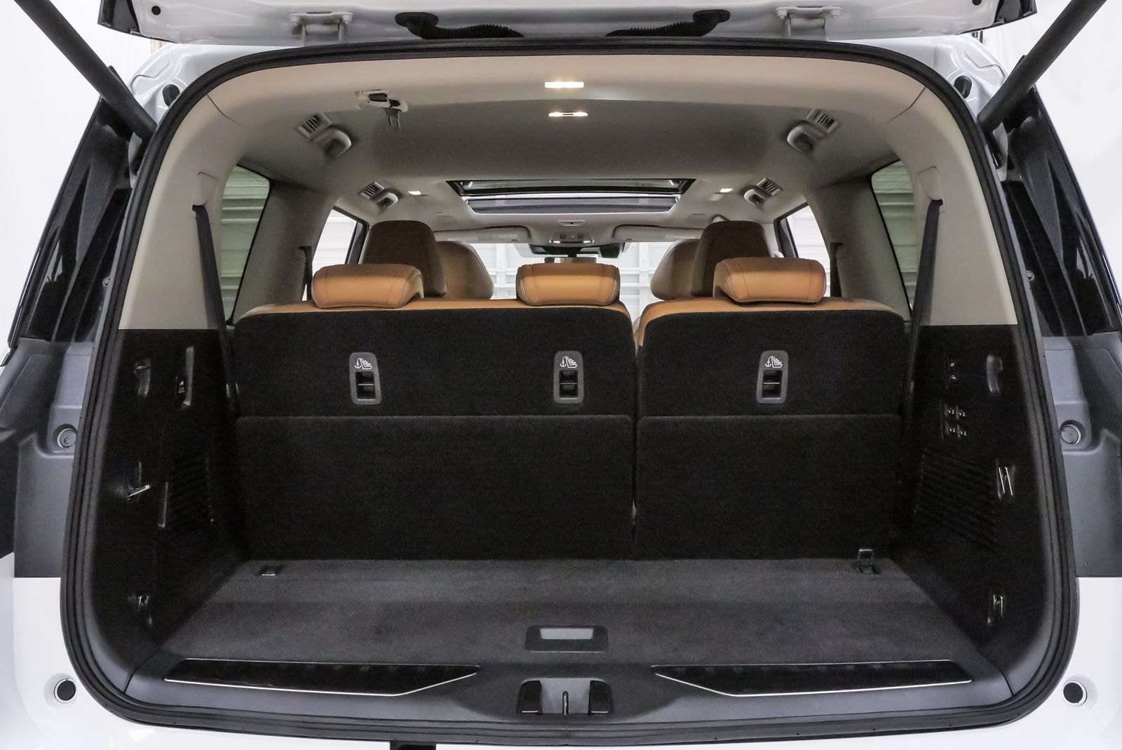 2025 INFINITI QX80 SENSORY White at River Oaks CDJR