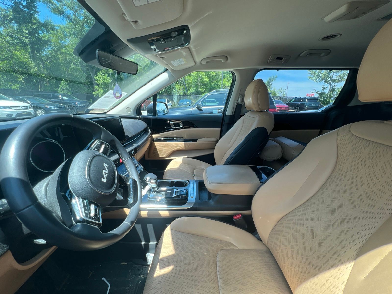 Used 2024 Kia Carnival Van