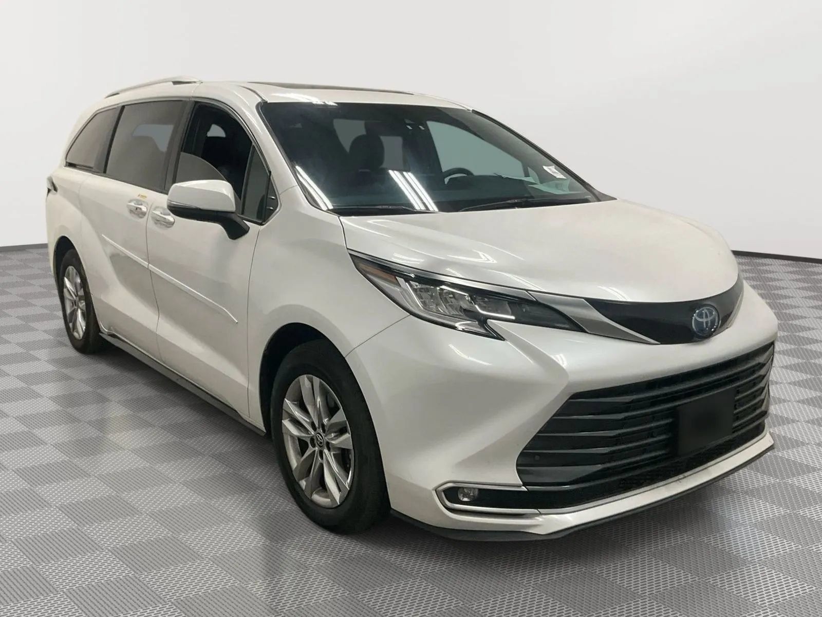 Pearl 2025 Toyota Sienna Minivan All-Wheel Drive Continuously Variable Transmission