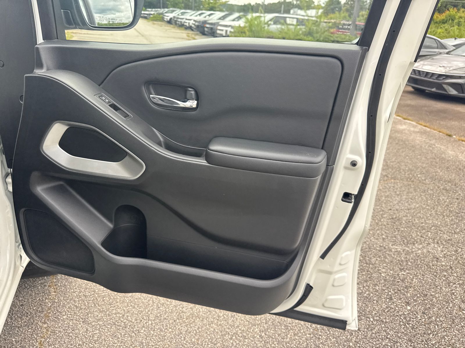 Used 2025 White Nissan SV image 14