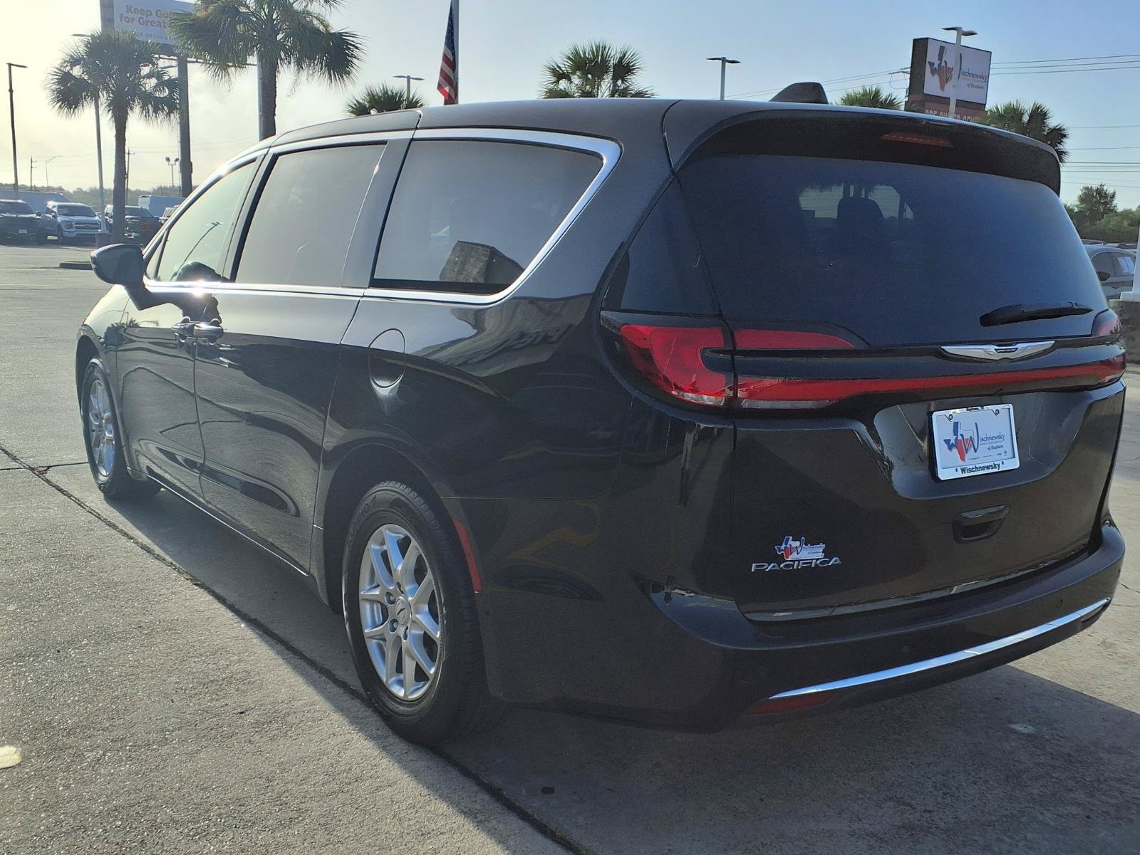 2024 Chrysler Pacifica Touring L - 7