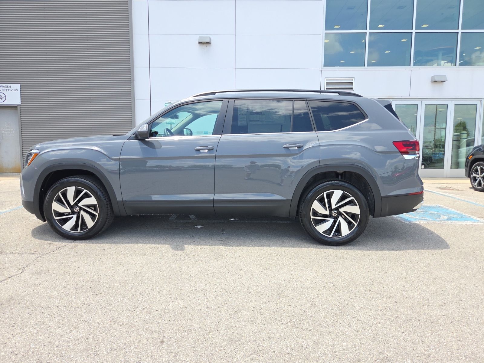 new 2026 Volkswagen Atlas car, priced at $45,654
