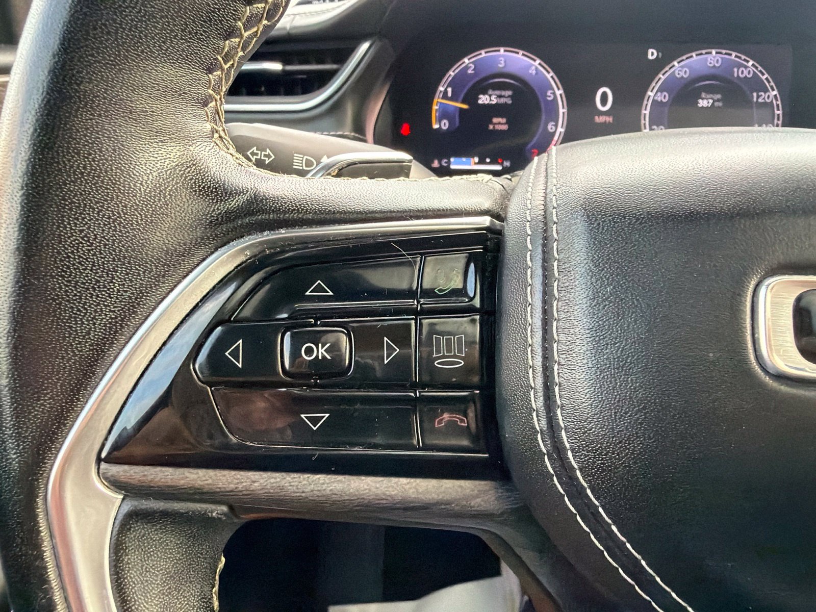 Used 2022 Metallic Jeep Overland image 31