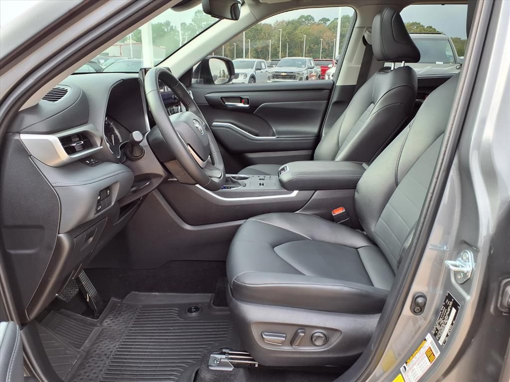 2025 Toyota Highlander XLE  at Don McGill Toyota