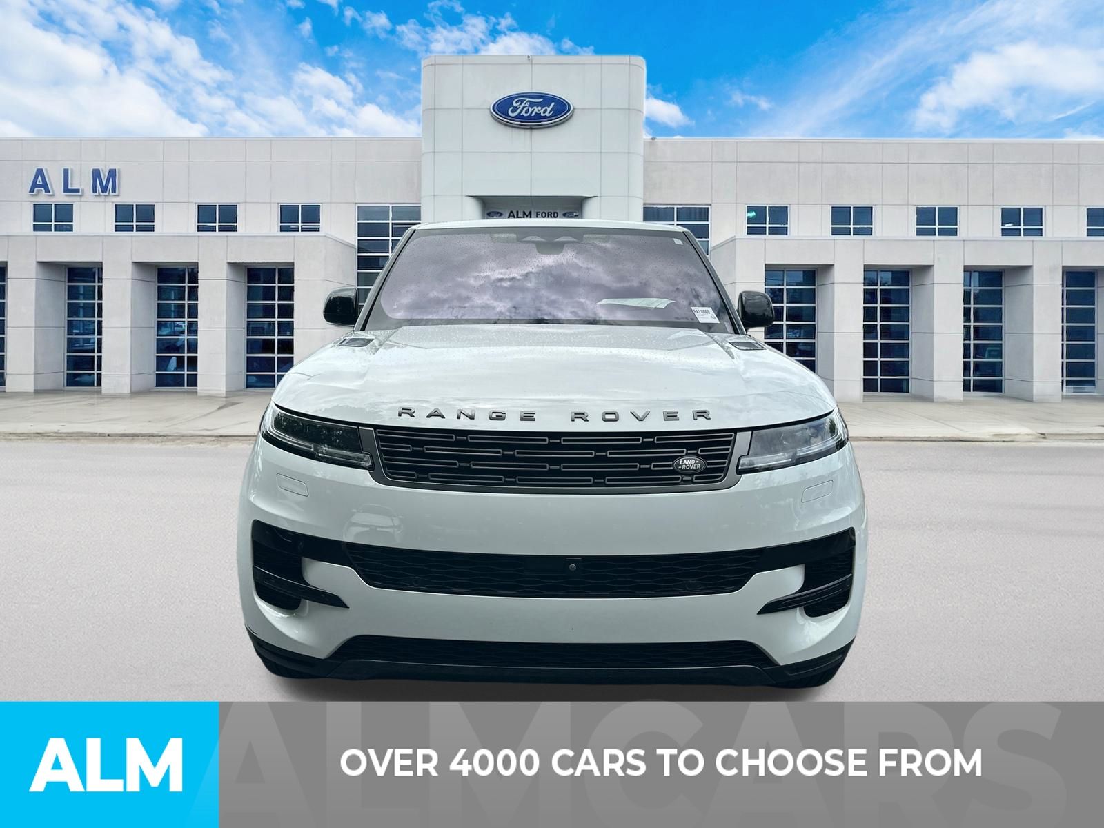 Used 2023 White Land Rover SE image 2