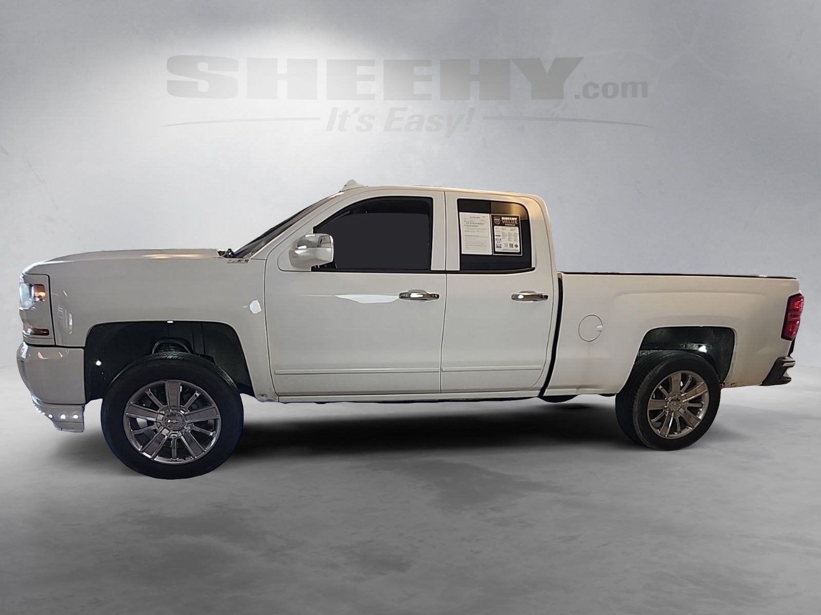 Used 2017 Summit White Chevrolet LT image 15