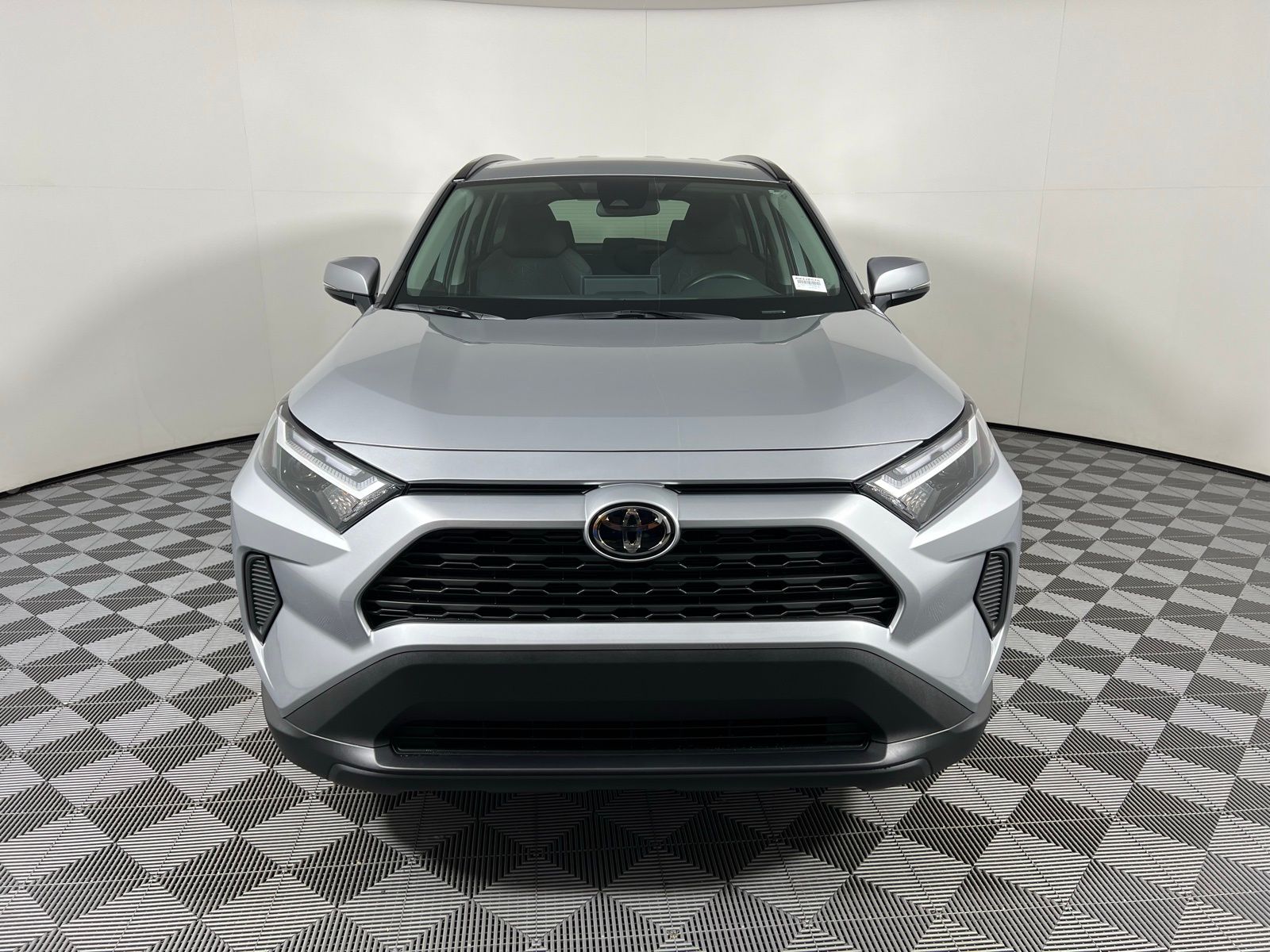 2025 Toyota RAV4 XLE 2