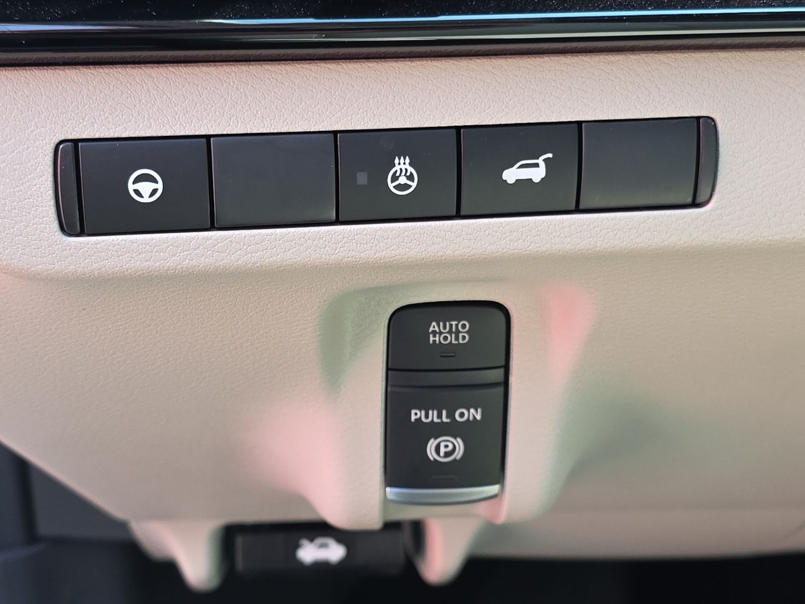 Used 2025 White Nissan SL image 31