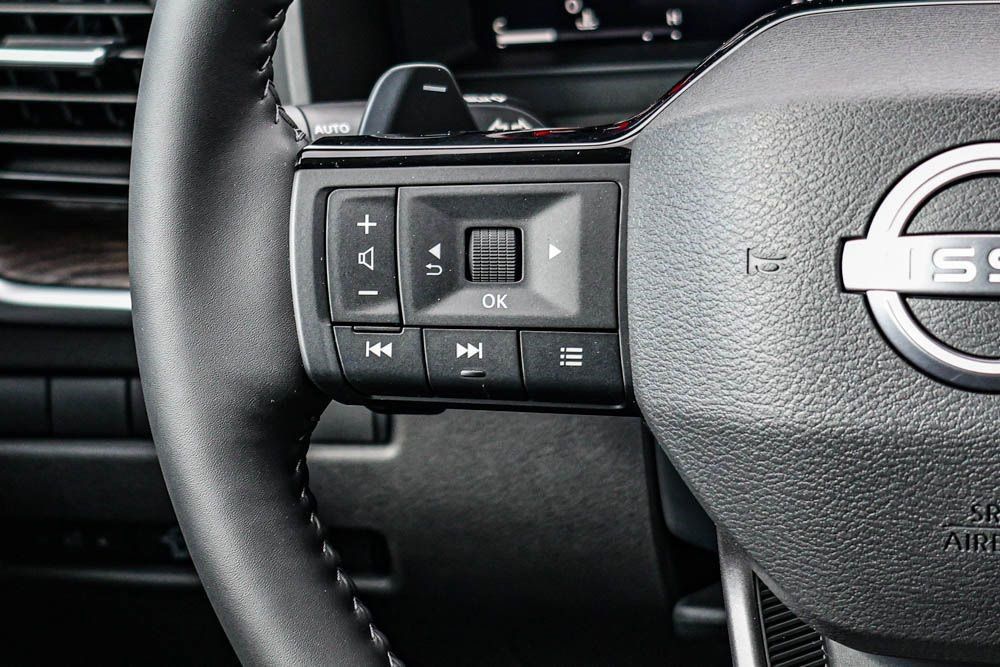 2025 Nissan Rogue Platinum photo 28