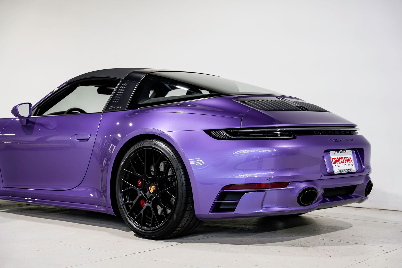 2024 Porsche 911 Targa 4 GTS — photo 37