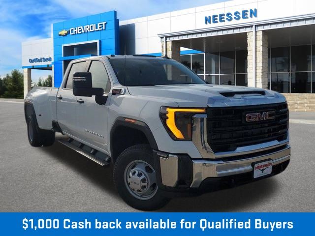 Summit White 2026 GMC Sierra 3500HD Pro Crew Cab 4WD Pickup Truck Four-Wheel Drive Automatic