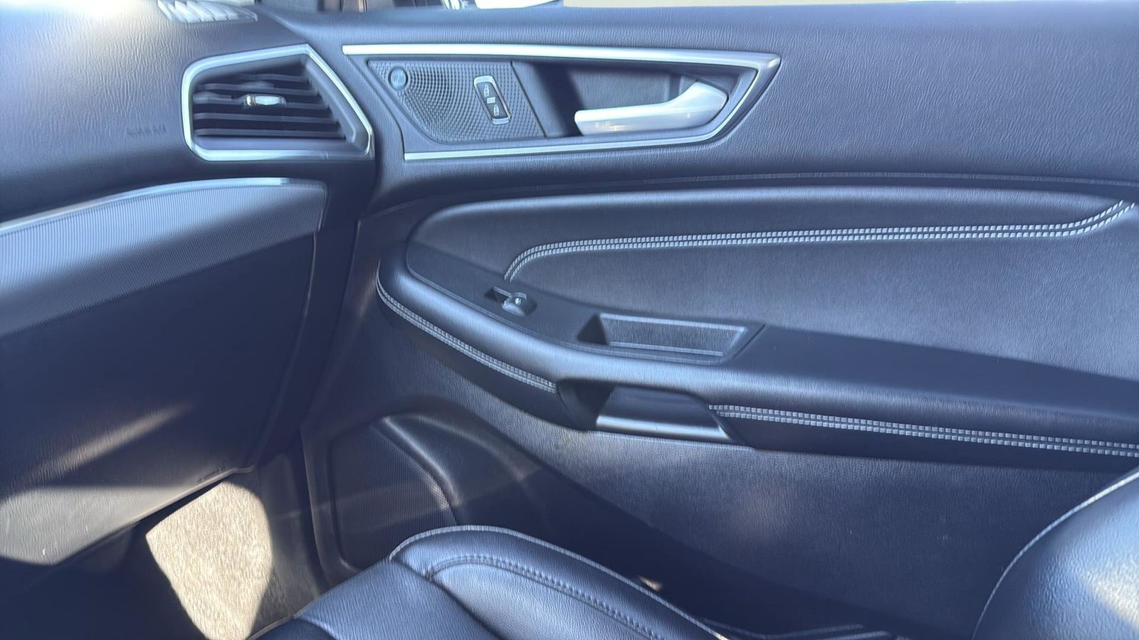 Used Car 2022 Ford Edge  Titanium For Sale Under $25,000 In Austin, Texas