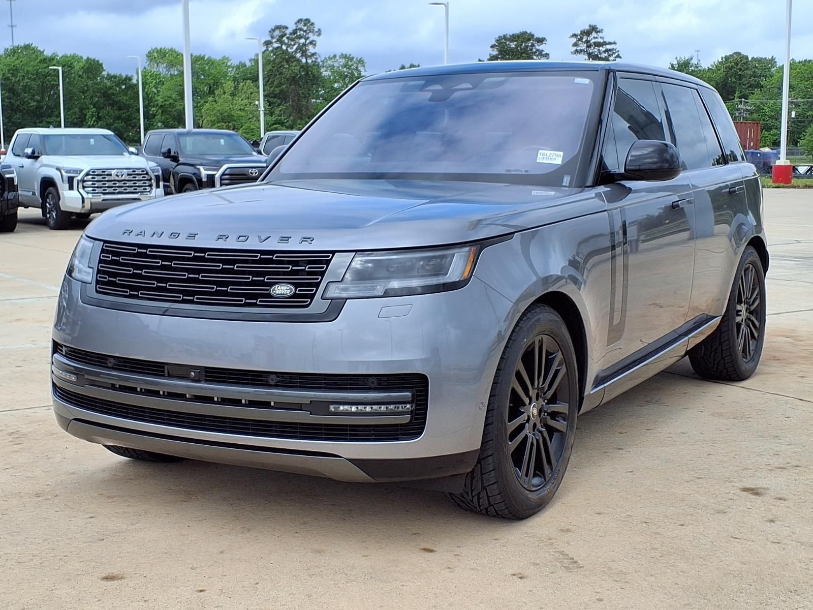 2023 Land Rover Range Rover SE - 2