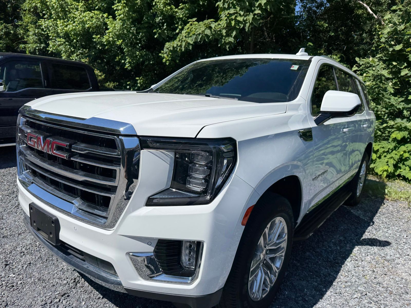 Used 2023 White GMC SLT image 3