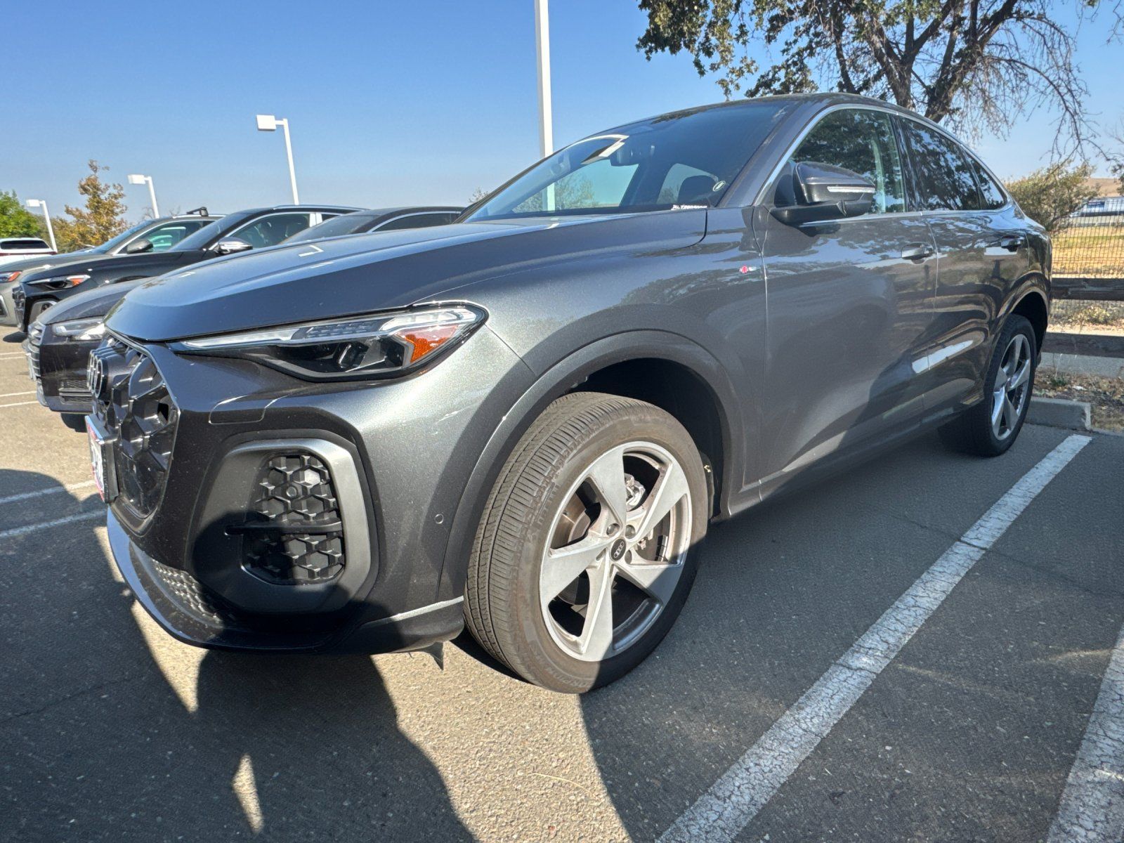 2026 Audi Q5 2.0T Premium Plus — full photo 2 of 3