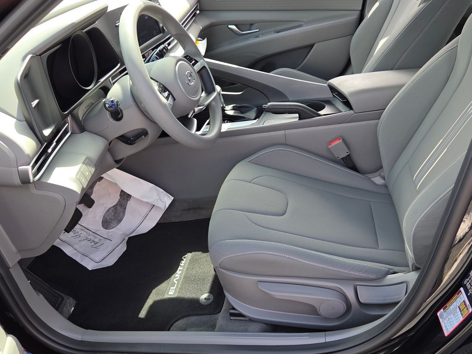 Used 2023 Black Hyundai SEL image 6