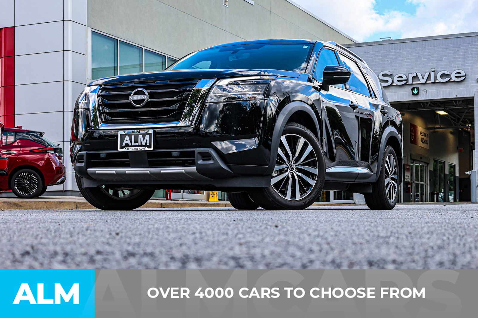 2024 Nissan Pathfinder Platinum photo 2