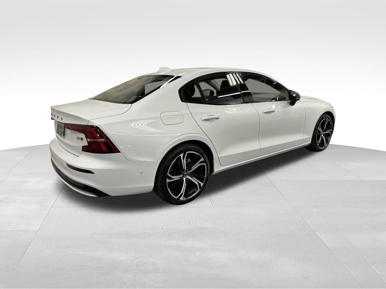 2024 Volvo S60 B5 Plus Dark Theme 9