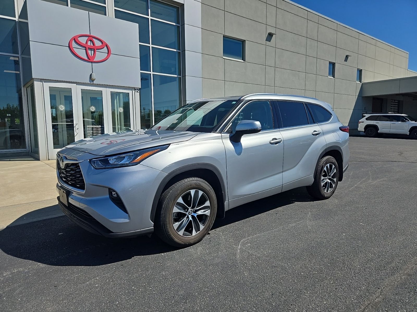 used 2020 Toyota Highlander car, priced at $29,705