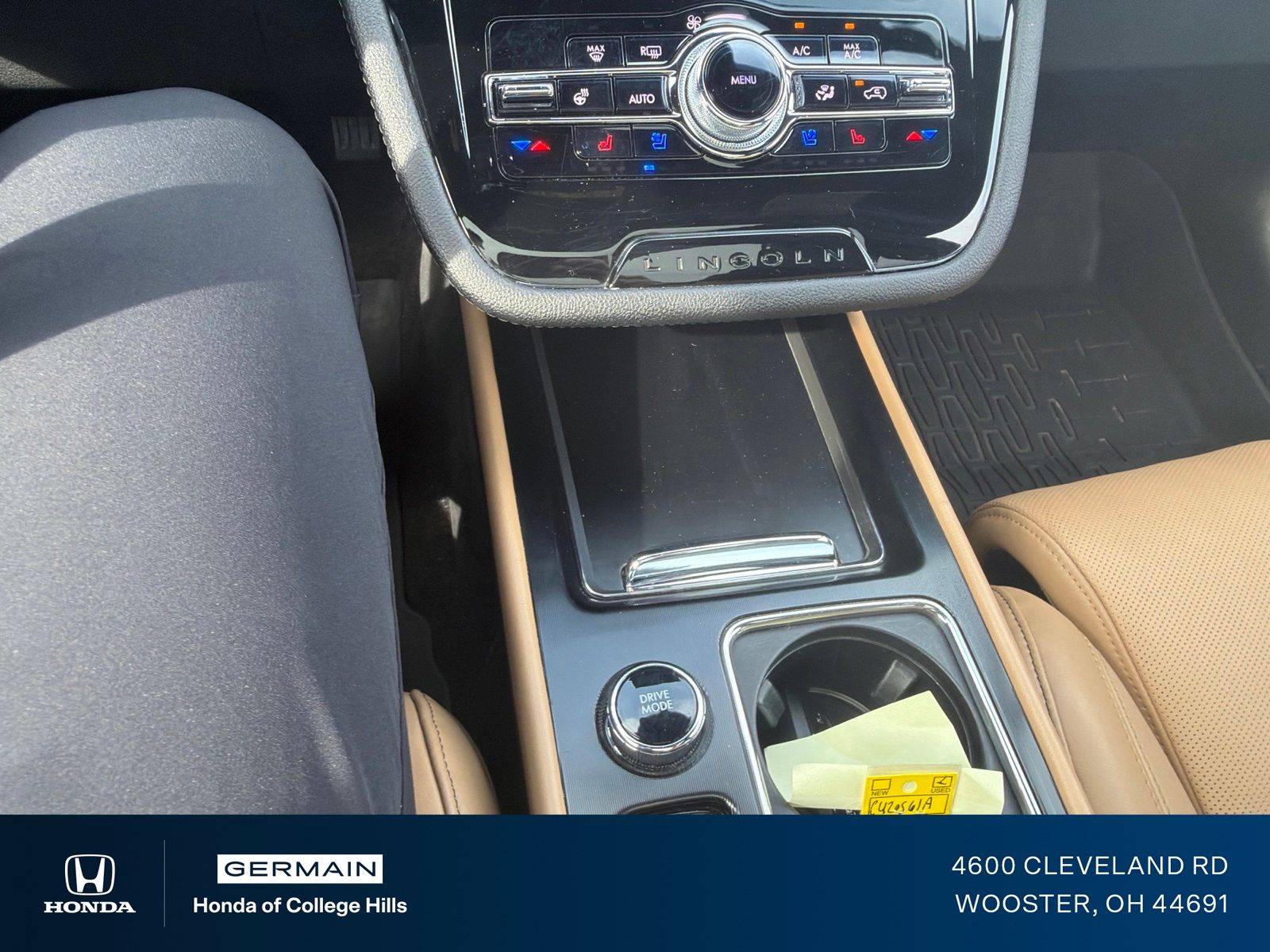 Used 2022 Blue Lincoln Grand Touring image 22