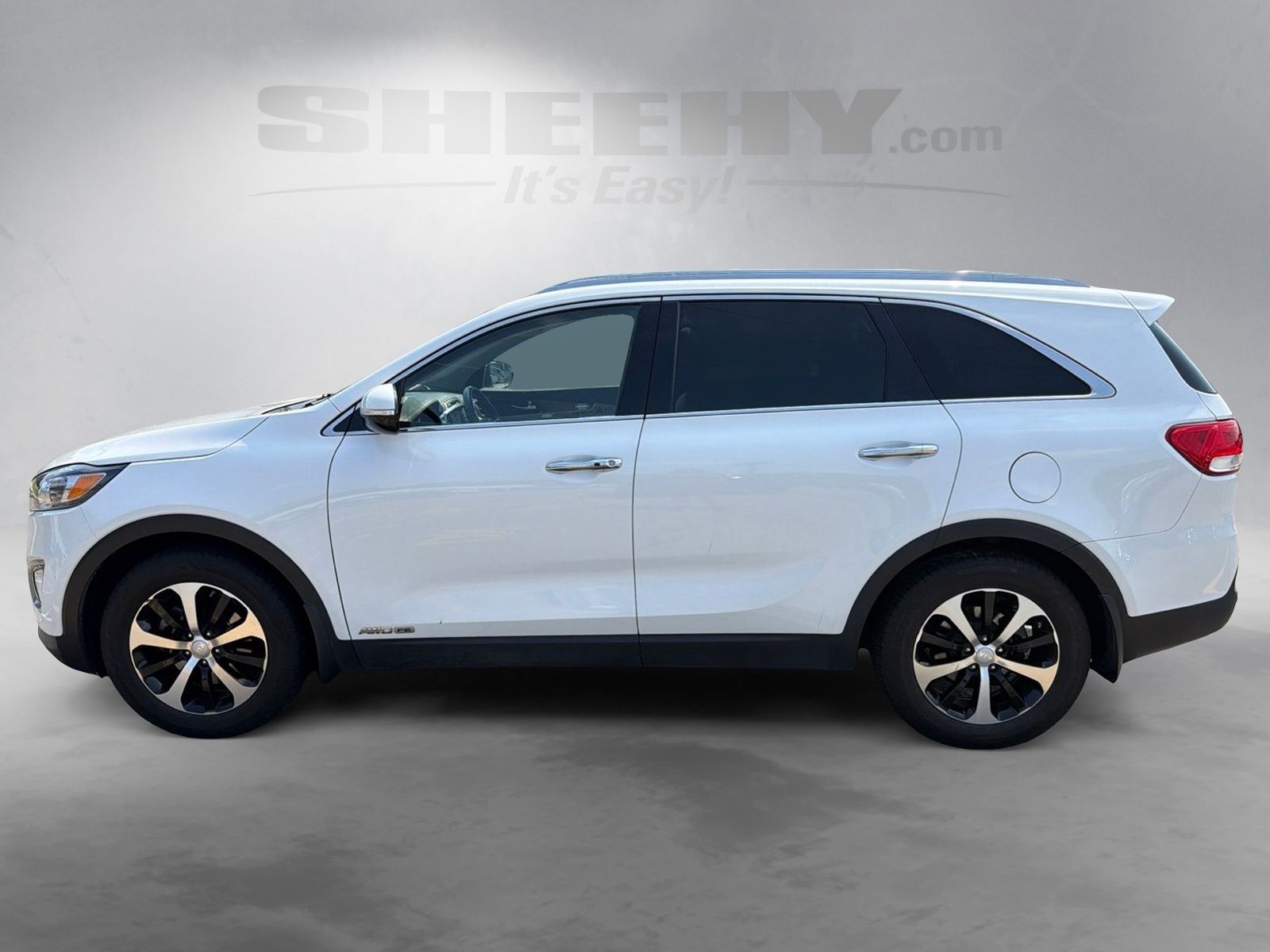Used 2018 White Kia EX image 16