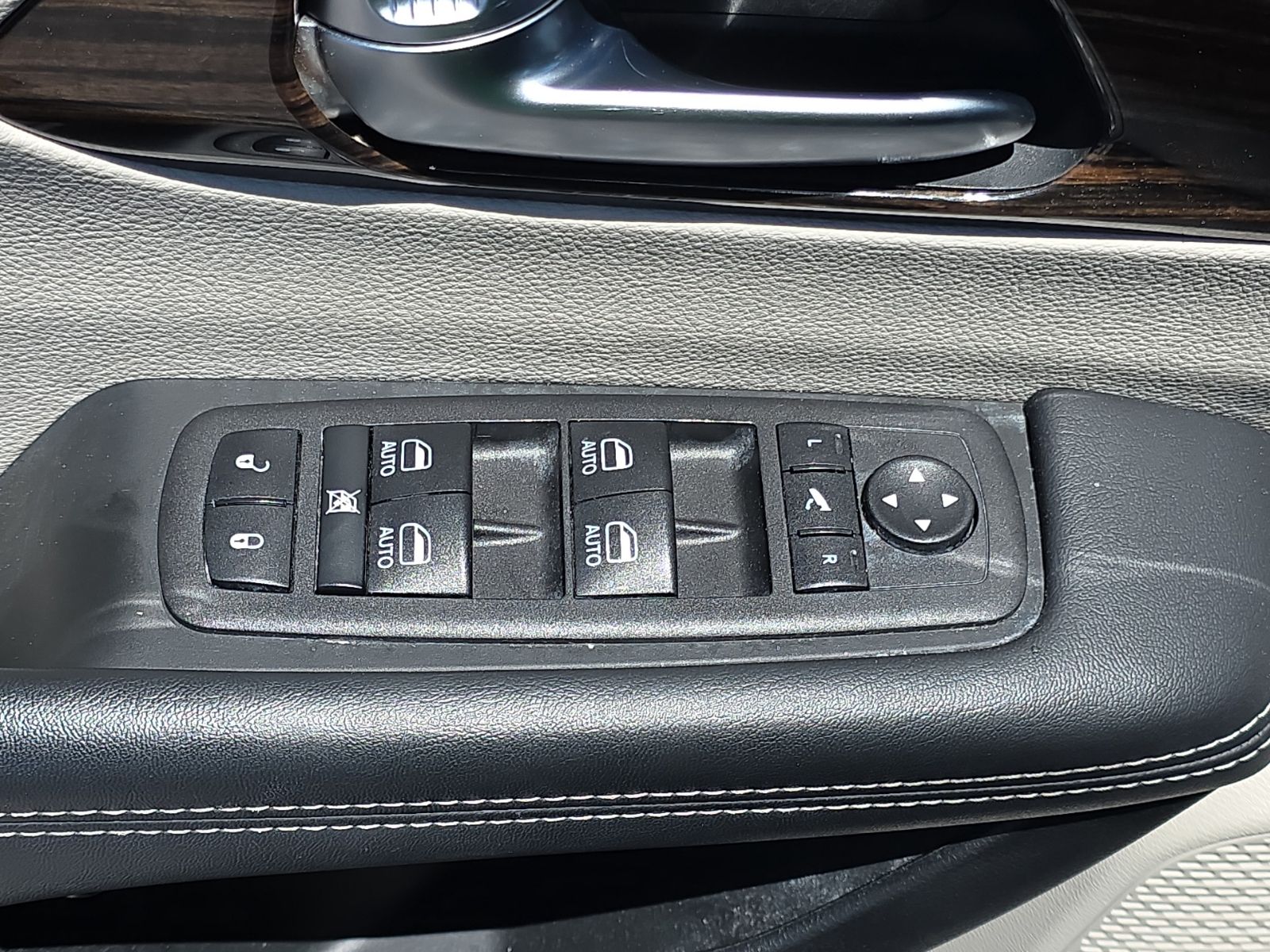 Used 2023 Black Chrysler Limited image 31