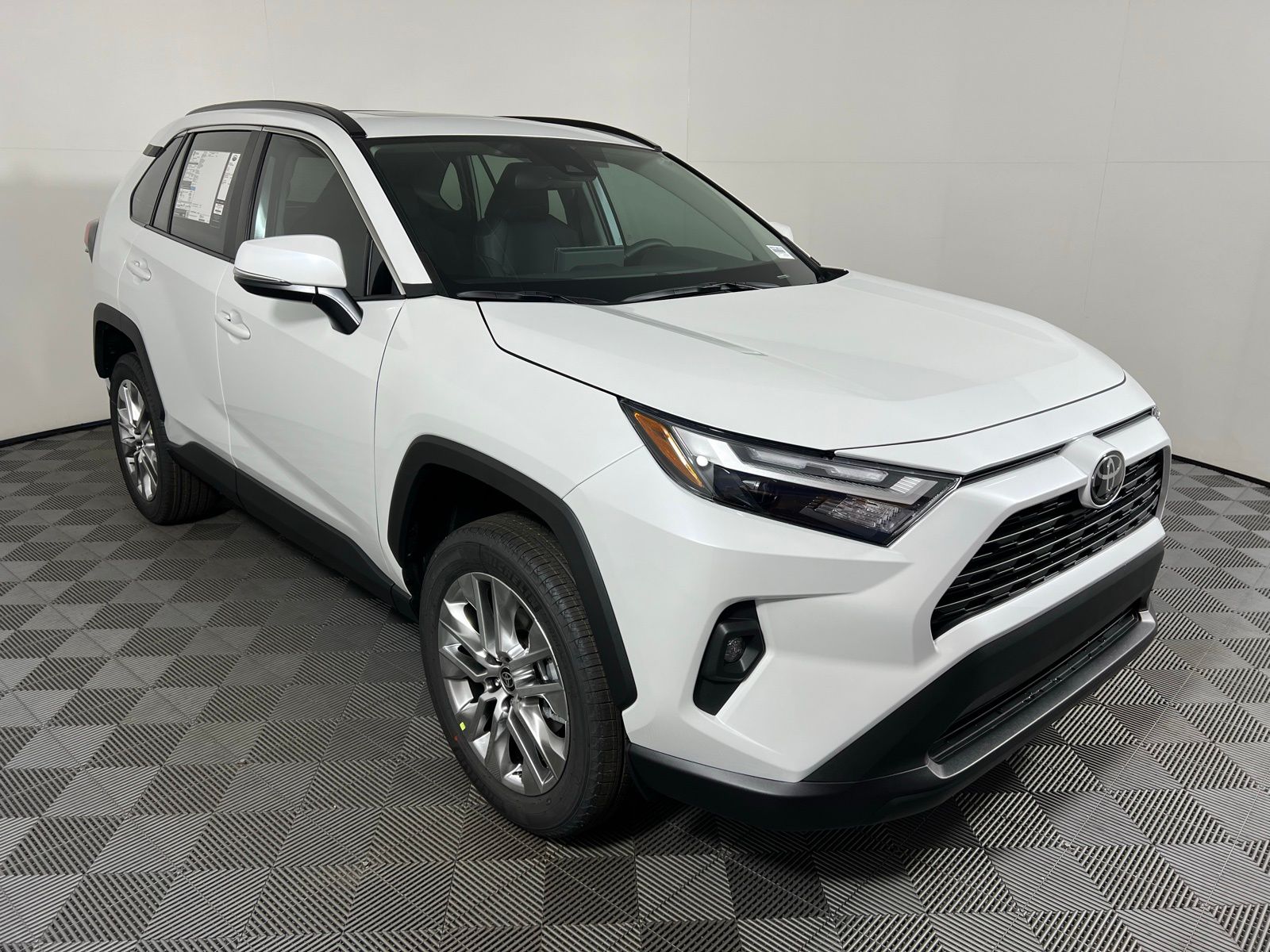 Thumbnail: 2022 Toyota RAV4 - 4