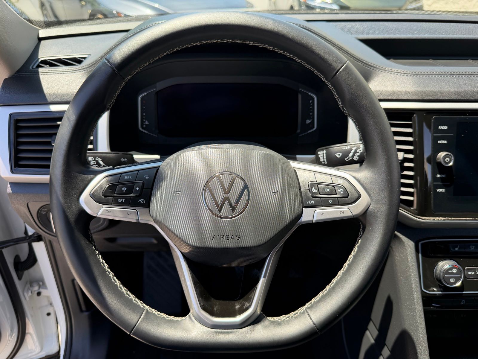 Used 2022  Volkswagen SEL image 19