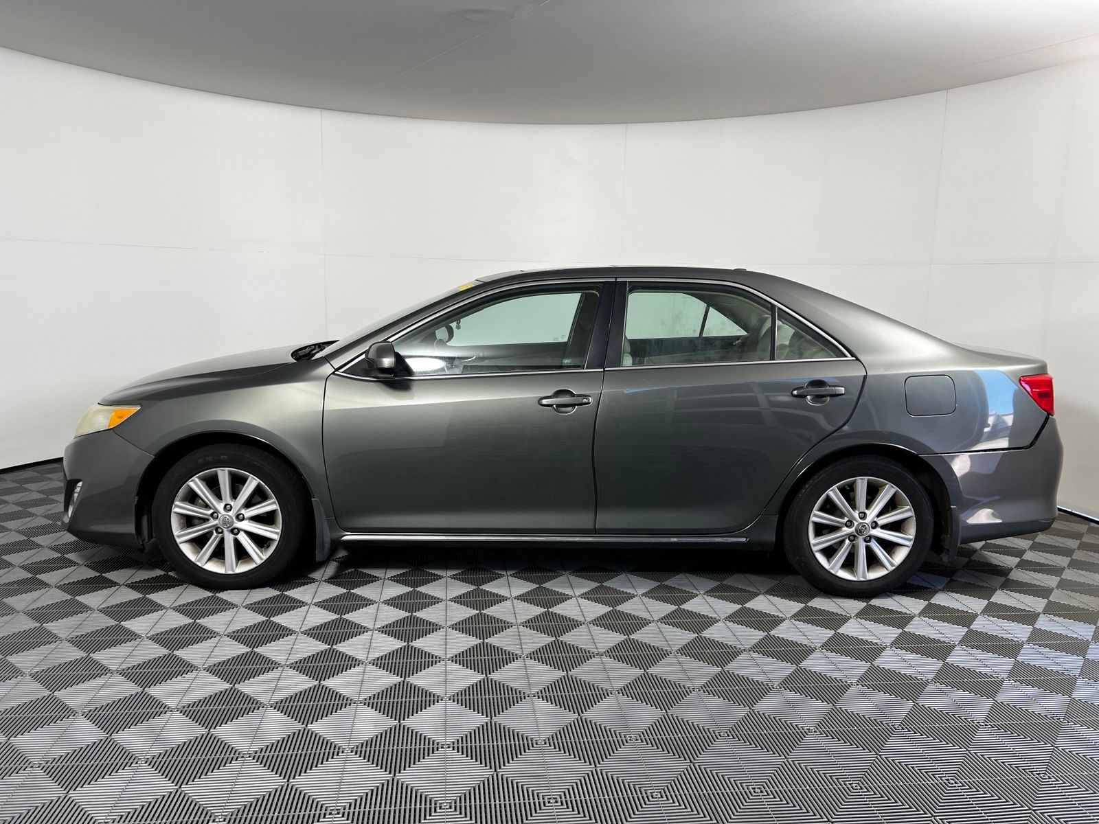 Thumbnail: 2012 Toyota Camry - 8