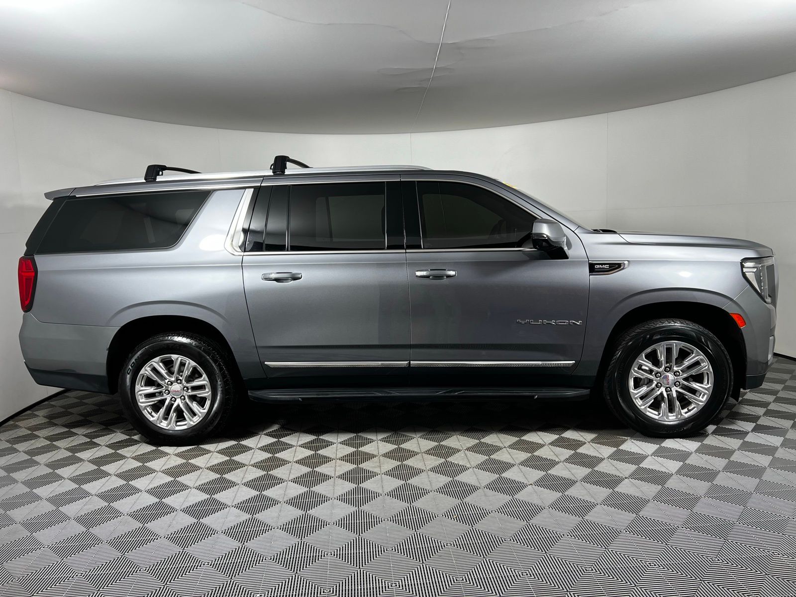 Thumbnail: 2022 GMC Yukon XL - 4