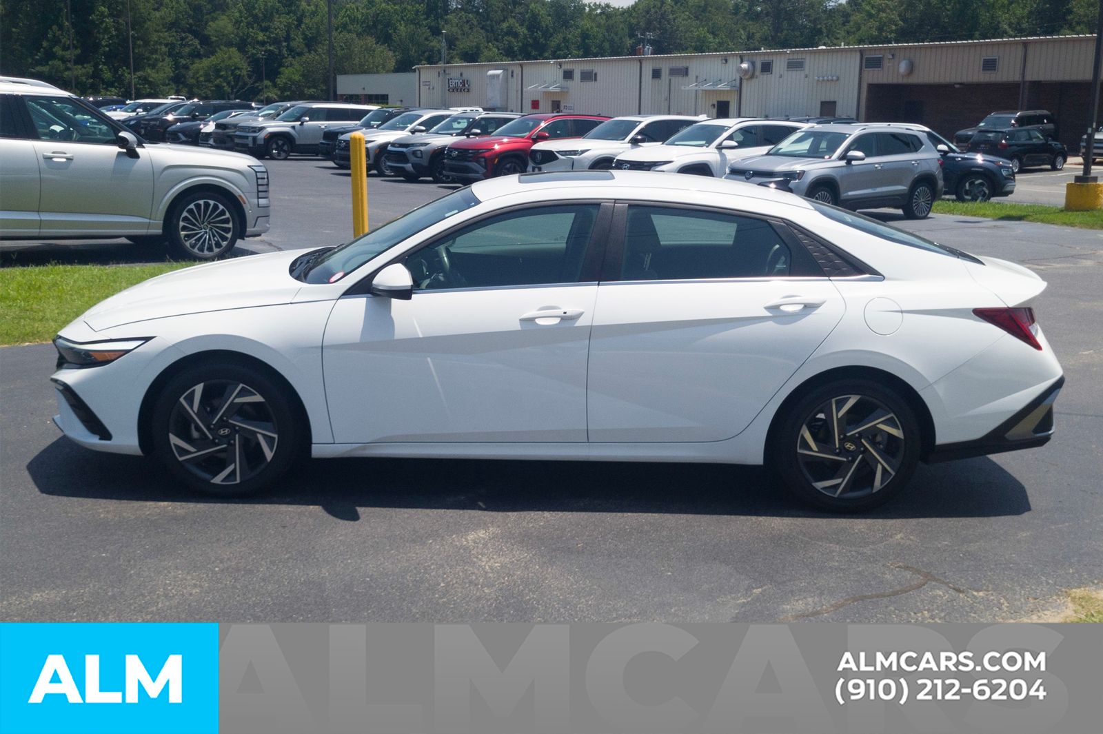 Used 2025 White Hyundai SEL Convenience image 10