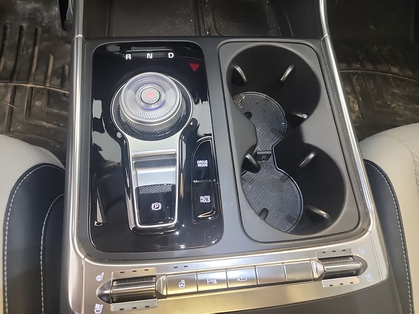 Used 2025 Ceramic Silver Kia SX Prestige image 21