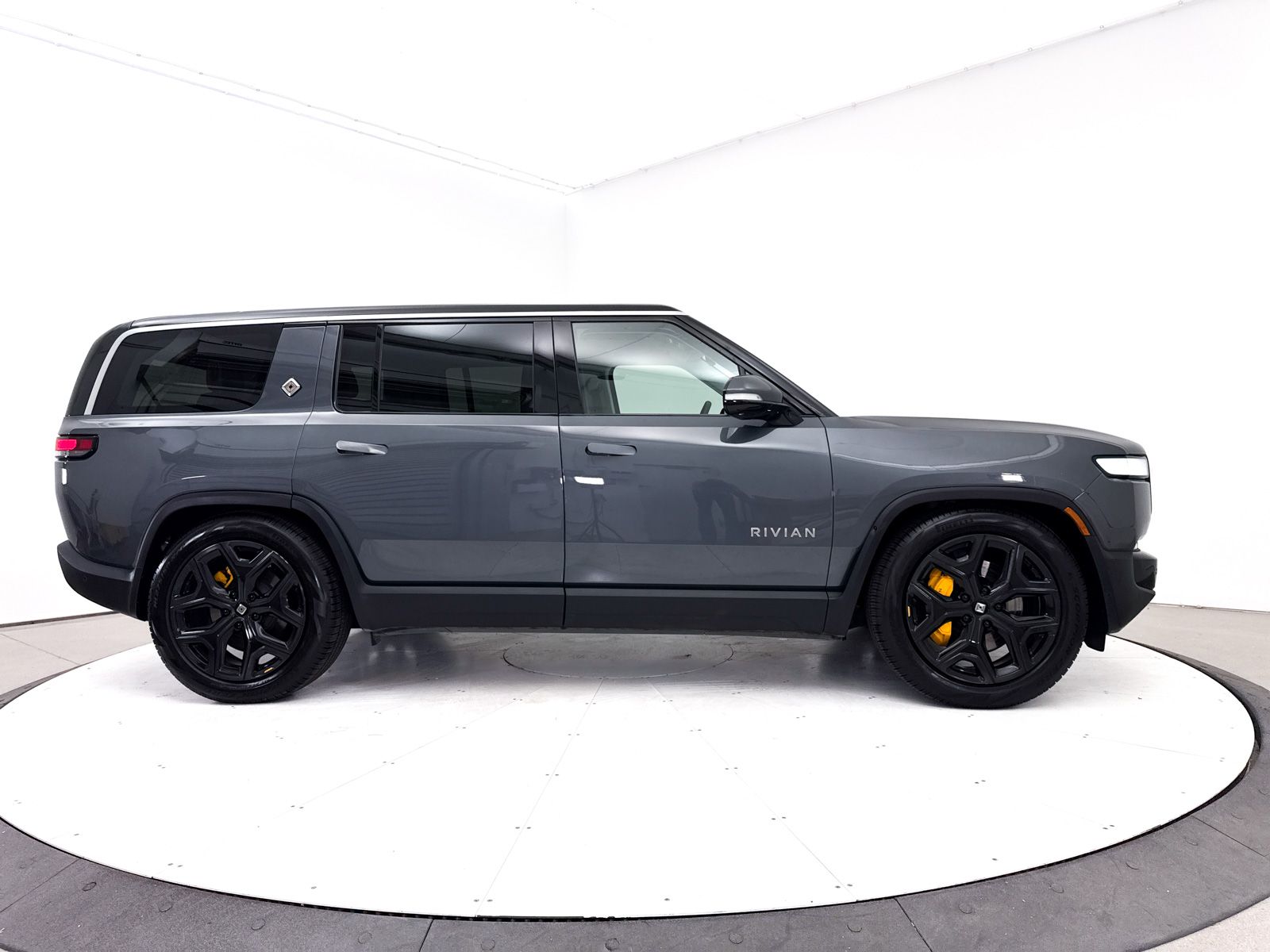 2023 Rivian R1S Adventure