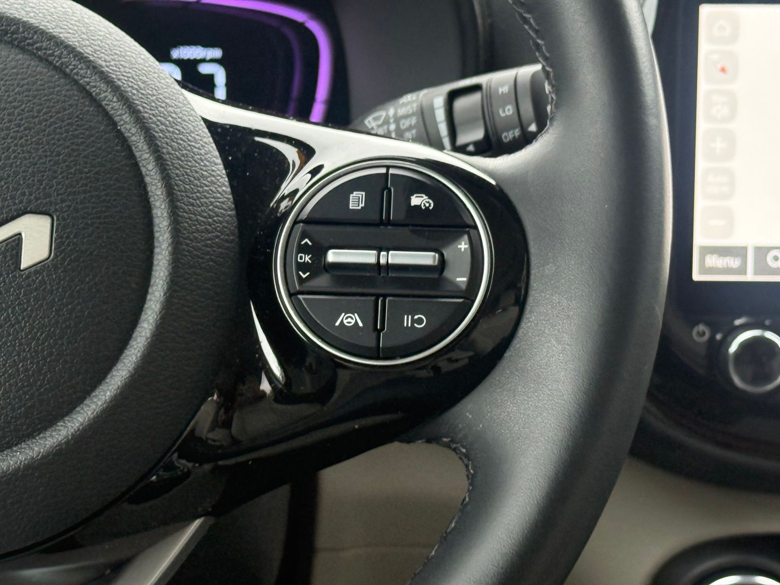 Used 2025 White Kia EX image 21