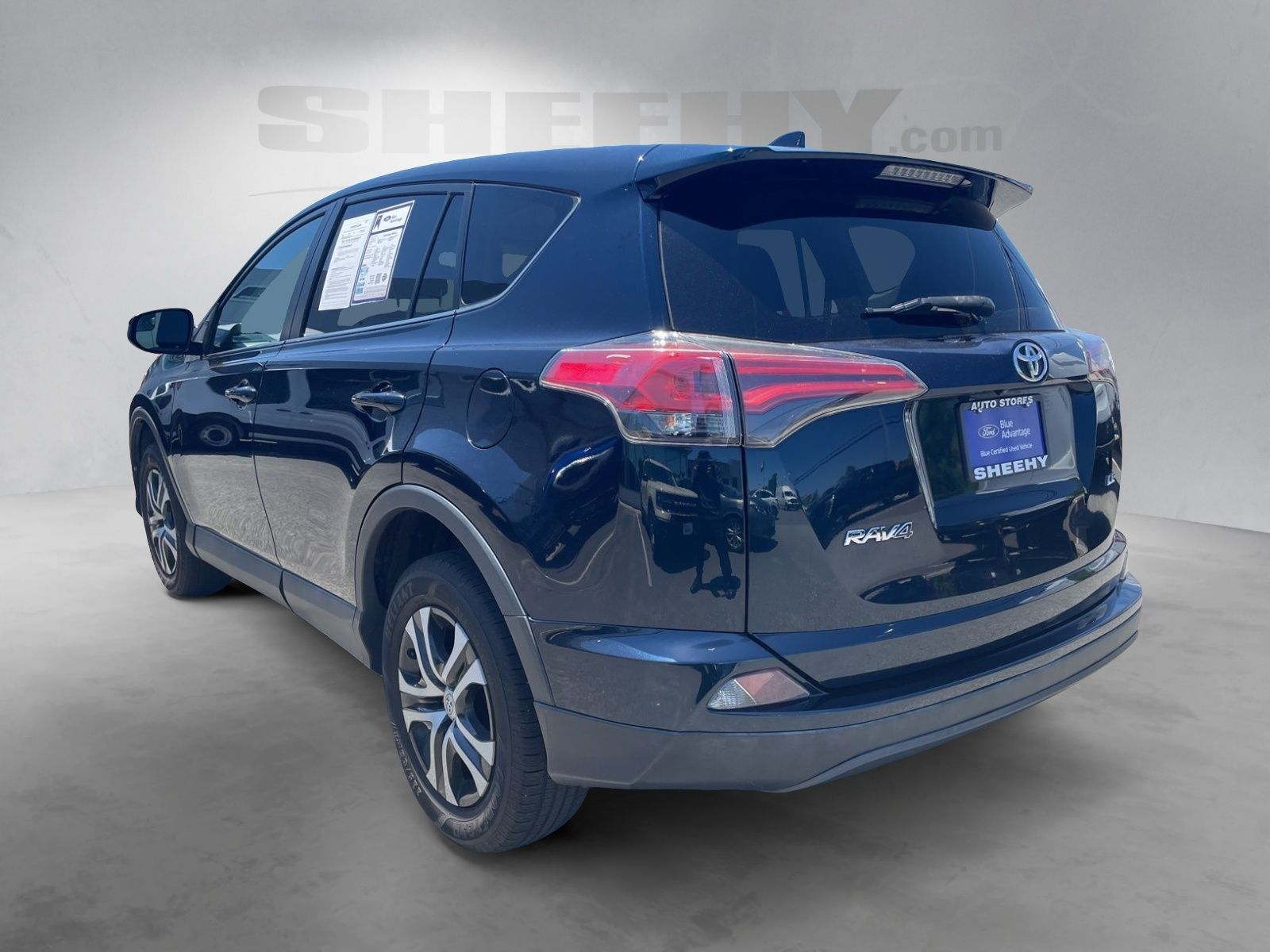Used 2018 Aqua Toyota LE image 5