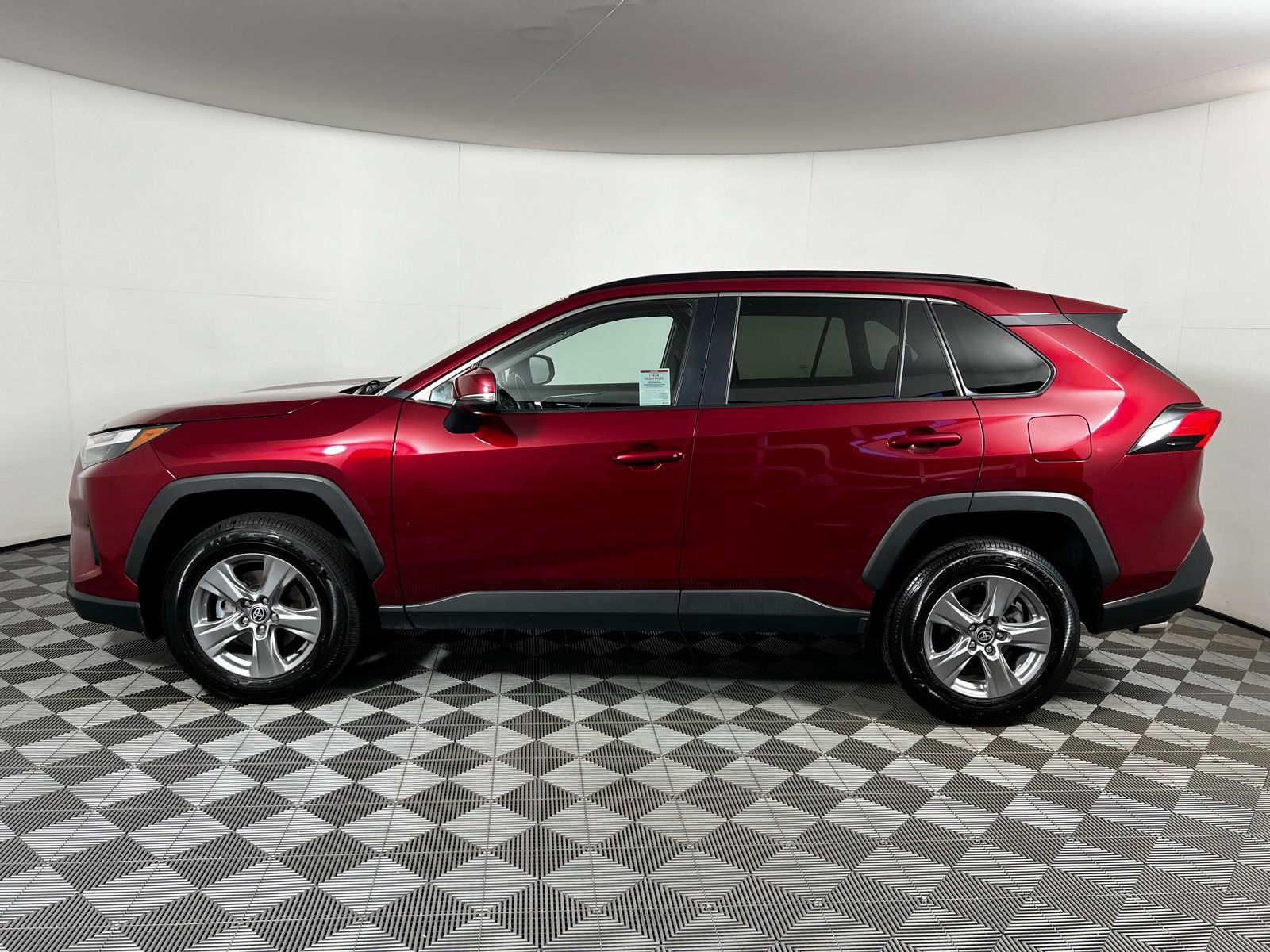 2023 Toyota RAV4 XLE 8