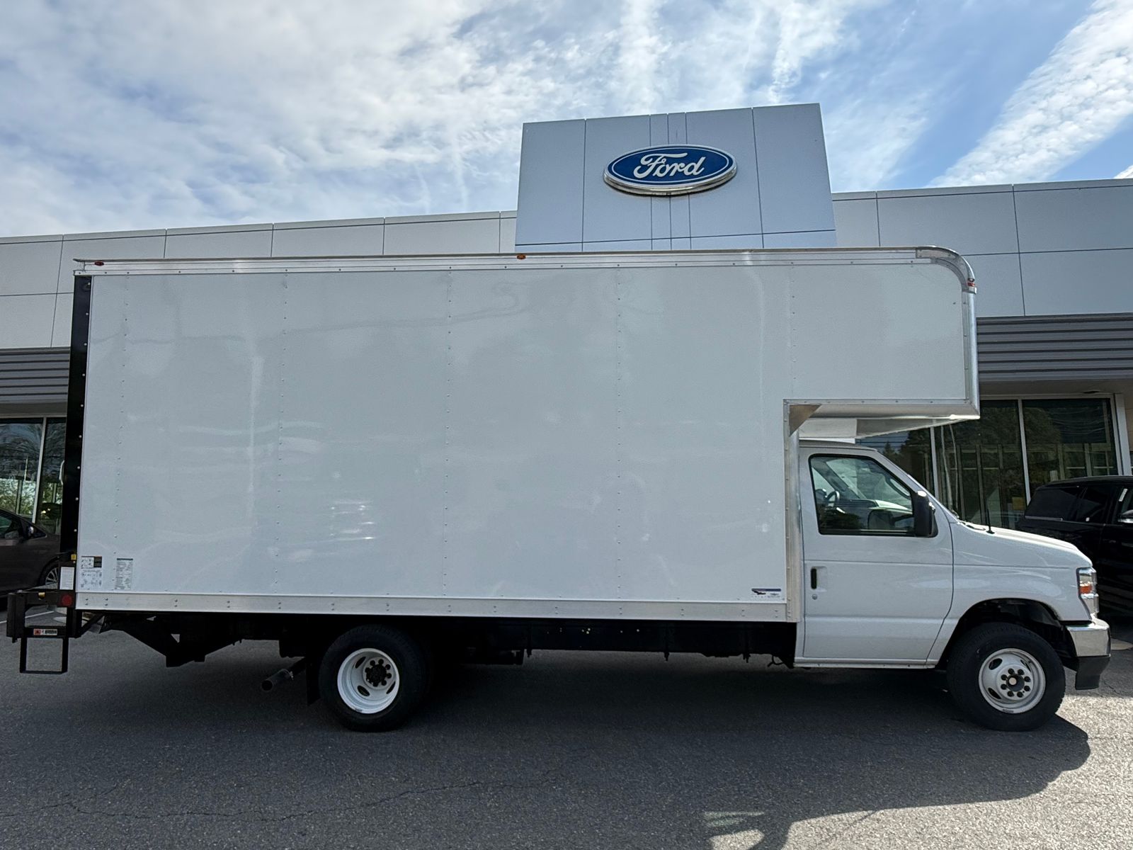 2026 Ford E-Series DRW E-450 Super Duty 176 in WB's photo