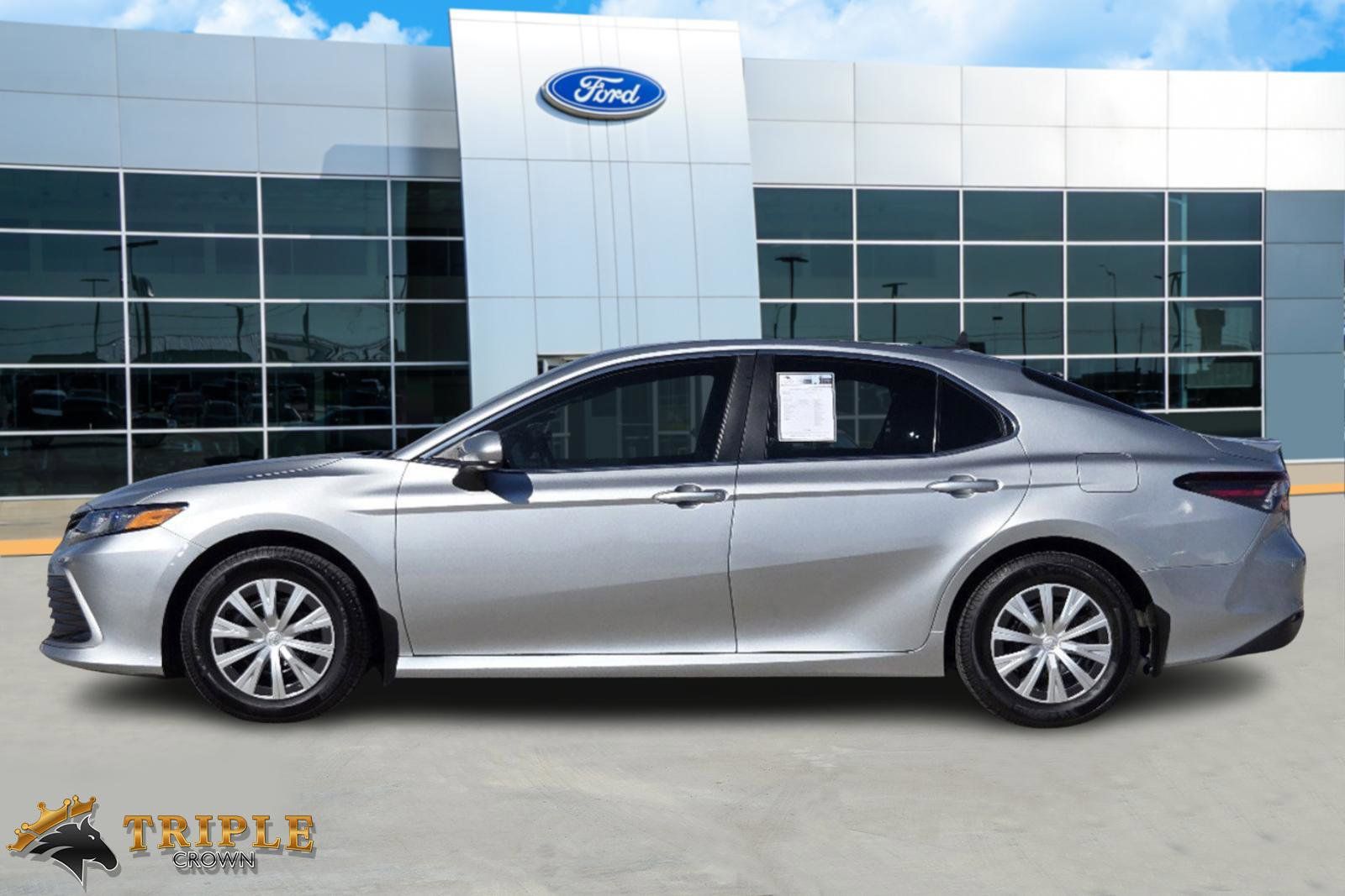 2023 Toyota Camry Hybrid LE 3